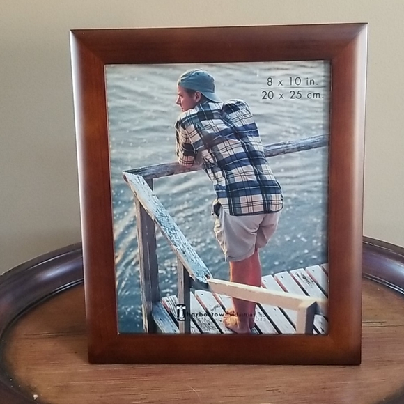🔮NIP- Darker Brown Wooden Frame 8x10 - Picture 1 of 8